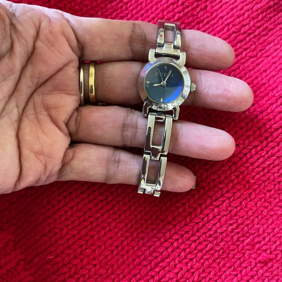 AUTHENTIC  RARE GUCCI changing face mood to green/blue, violet colors  watch🔥🔥 - Picture 8 of 10